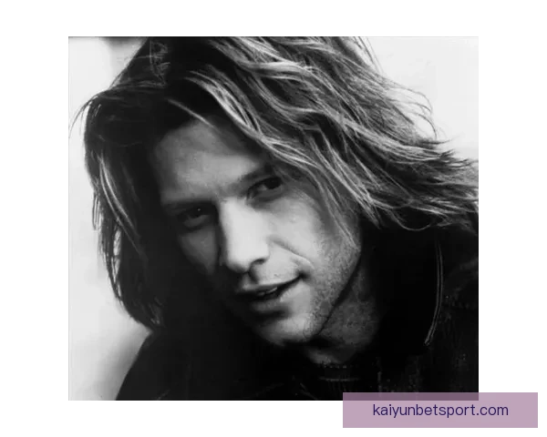 摇滚巨星邦·乔维亮相迈阿密大师赛与萨芬卢布丰塞卡亲切合影交流